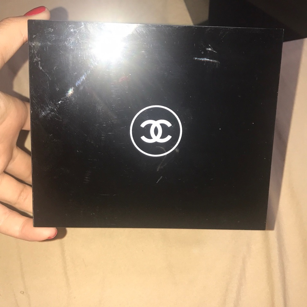 Chanel holder